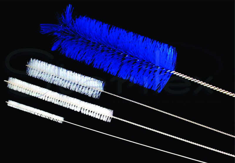 Escova para limpeza de instrumentos cirúrgicos
